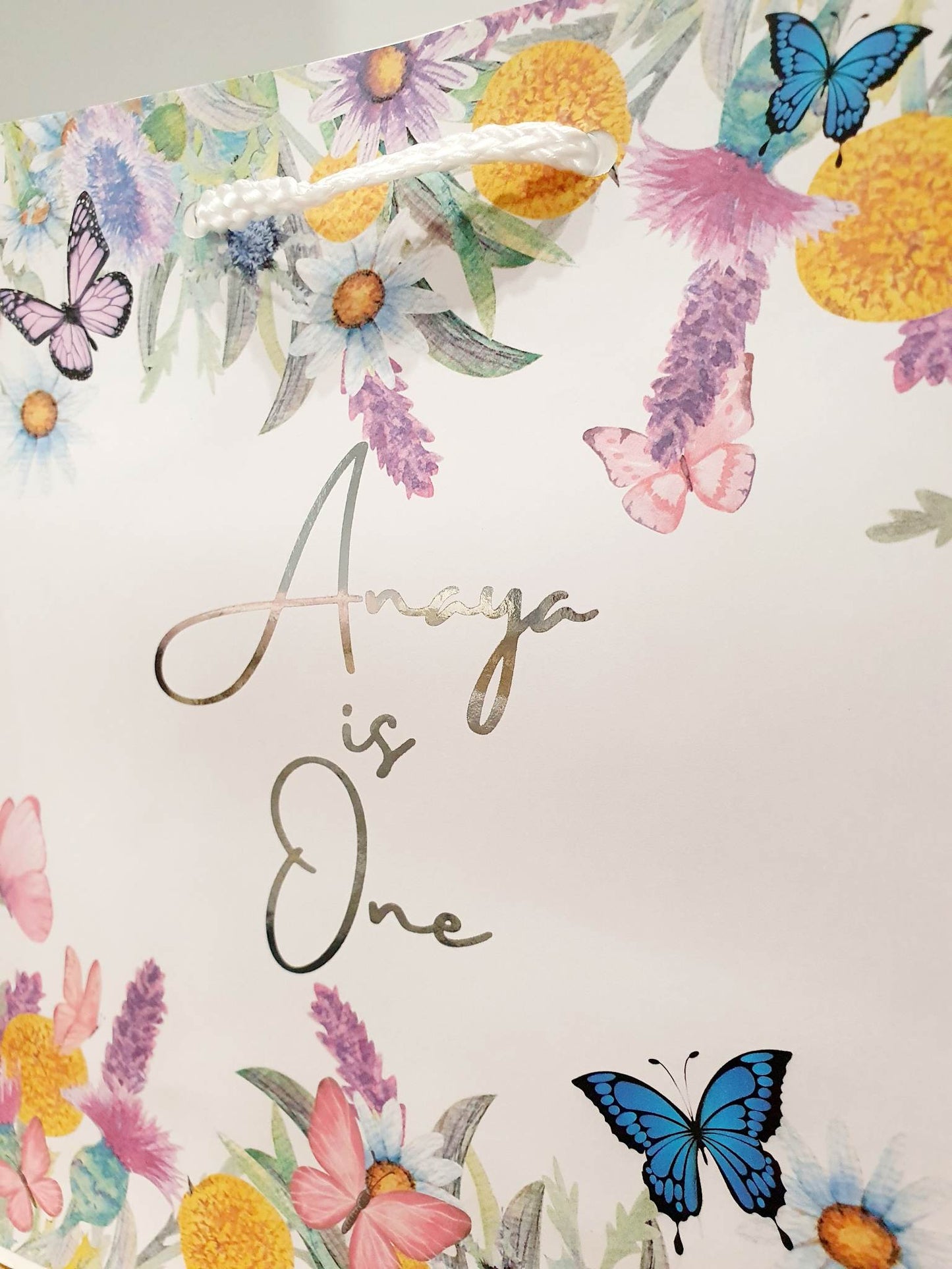 Floral personalised gift bags | White gloss 18 x 21 cm
