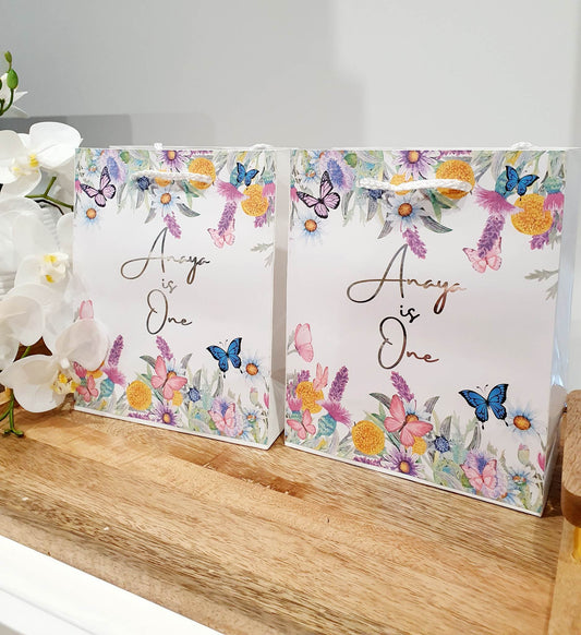 Floral personalised gift bags | White gloss 18 x 21 cm